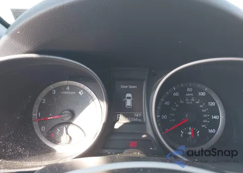 2015 Hyundai Santa Fe Sport 2.4L z USA, uszkodzony, nr VIN 5XYZUDLB7FG277165